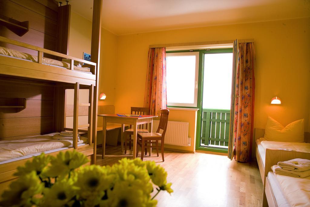 Hotel Jufa St. Martin Sankt Martin am Tennengebirge Zimmer foto