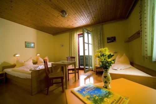 Hotel Jufa St. Martin Sankt Martin am Tennengebirge Zimmer foto