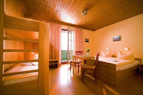Hotel Jufa St. Martin Sankt Martin am Tennengebirge Zimmer foto