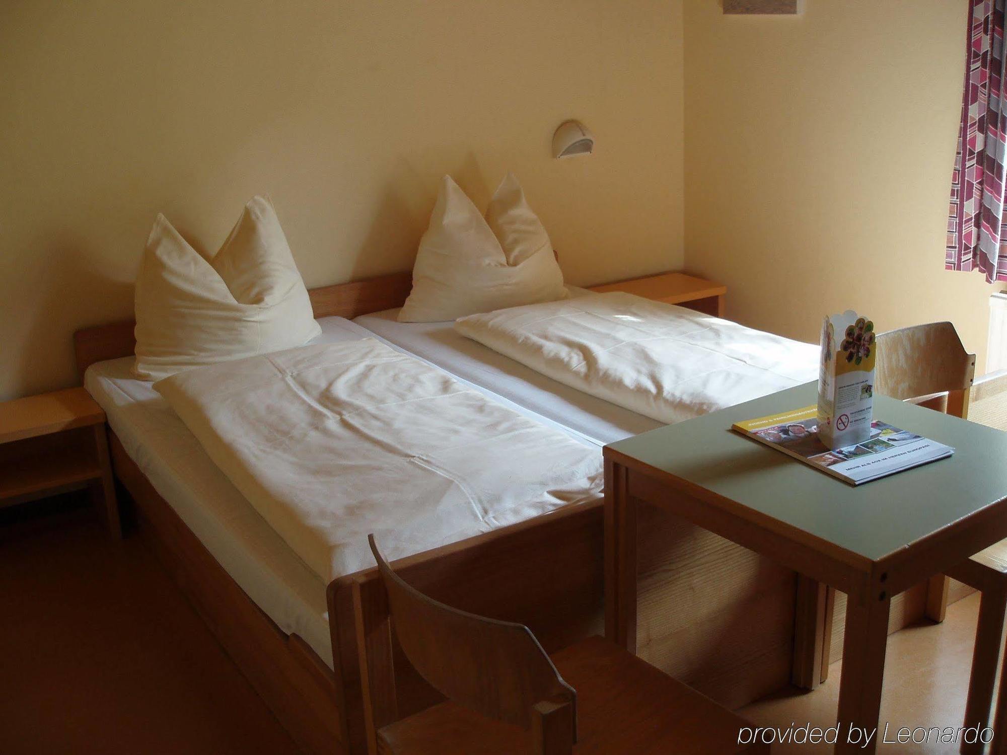 Hotel Jufa St. Martin Sankt Martin am Tennengebirge Zimmer foto