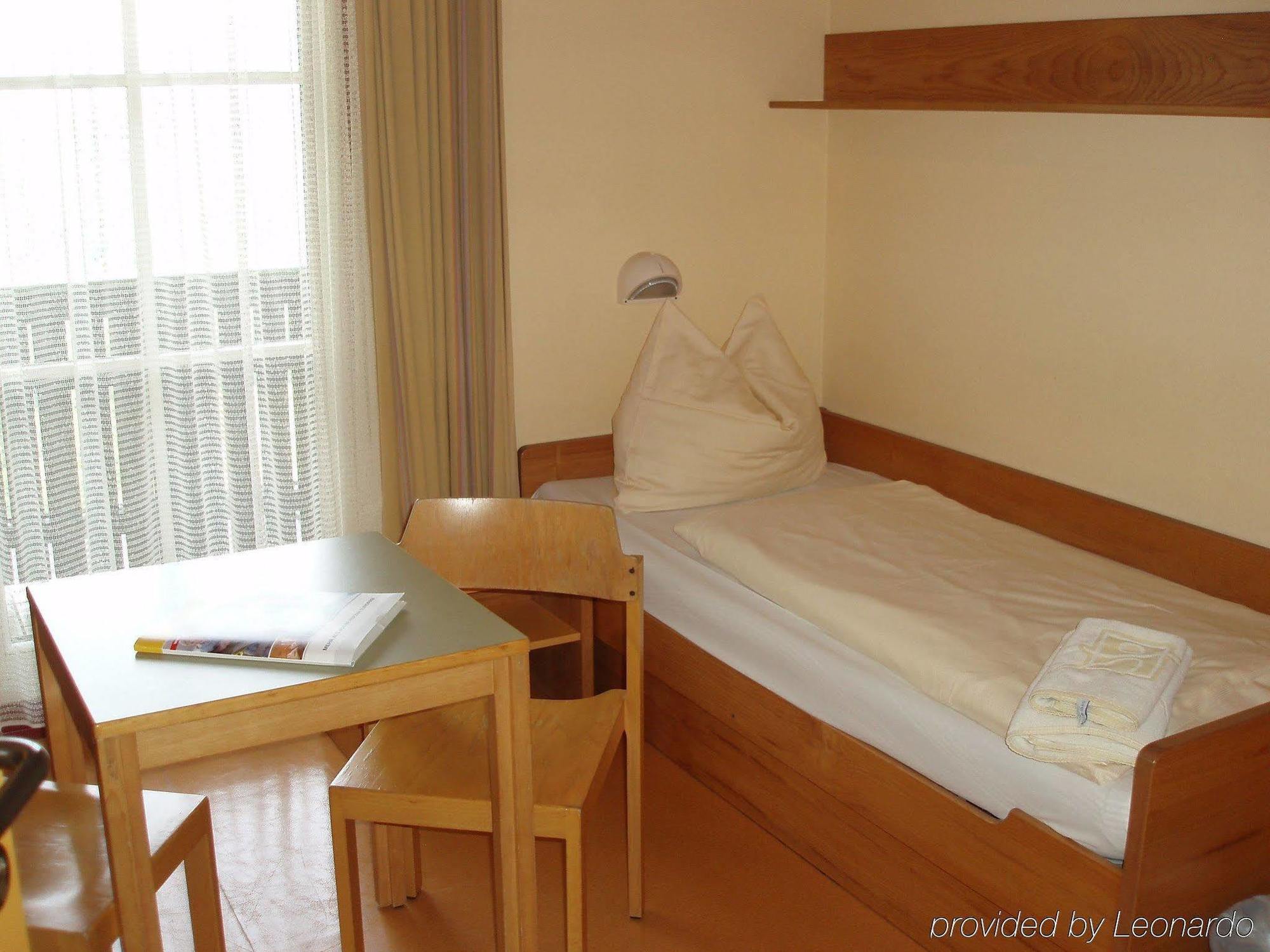 Hotel Jufa St. Martin Sankt Martin am Tennengebirge Zimmer foto