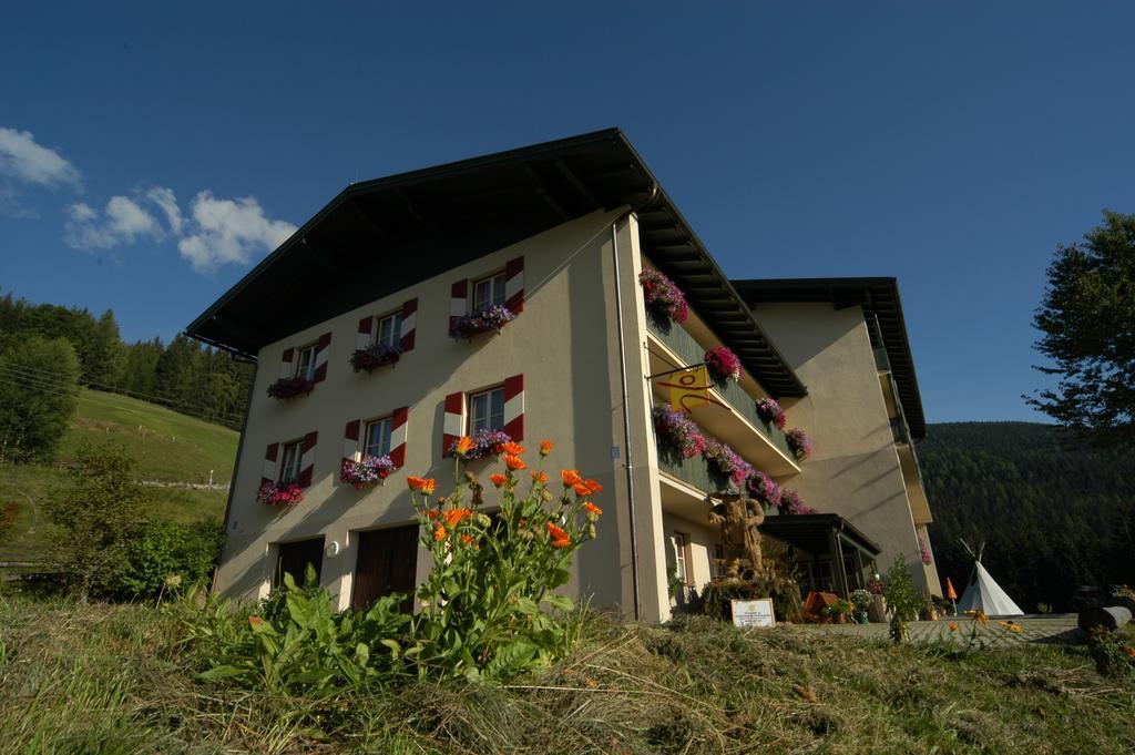 Hotel Jufa St. Martin Sankt Martin am Tennengebirge Exterior foto